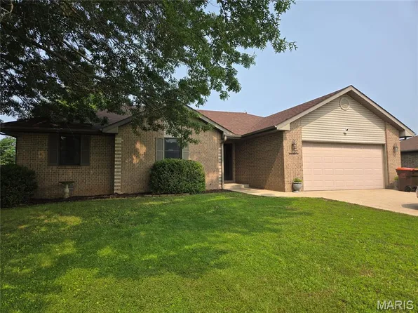 1217 Quail Valley Cir, Lebanon, MO 65536