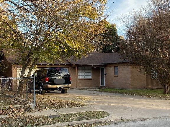 5th image of 321 Christie Ave