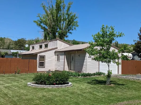 228 S Roanoke Ave, Hines, OR 97738