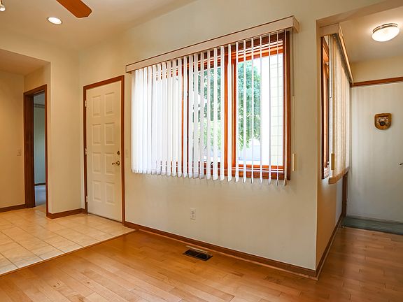 5th image of 35110 Hillside Dr #1