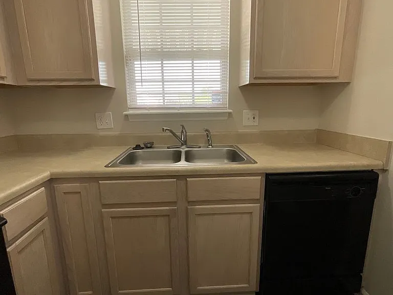 Meridian Park Apartments — Photo 53
