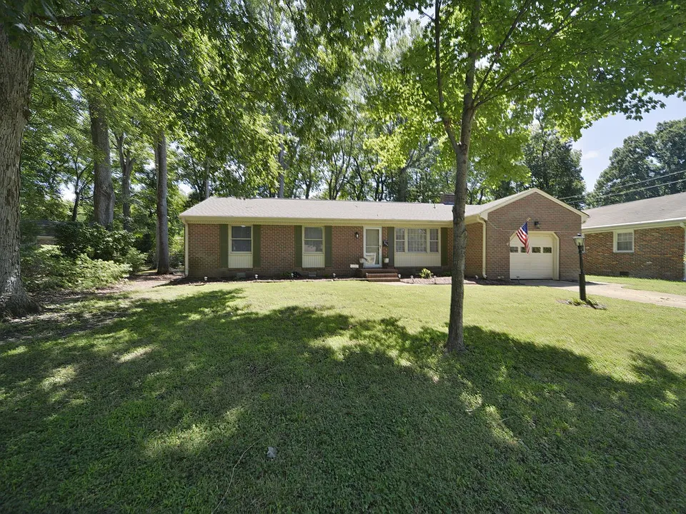 228 Shadywood Dr