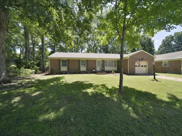 228 Shadywood Dr, Newport News, VA 23602