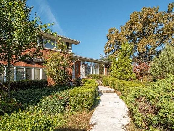 2nd image of 109 Gloria Cir