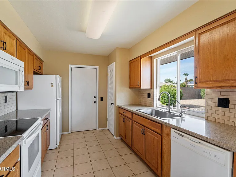 10528 W Tumblewood Dr — Photo 3