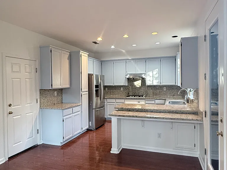 16 Elmwood Dr — Photo 1
