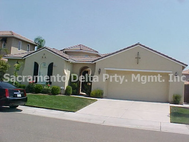 5624 John Runge St photo 1