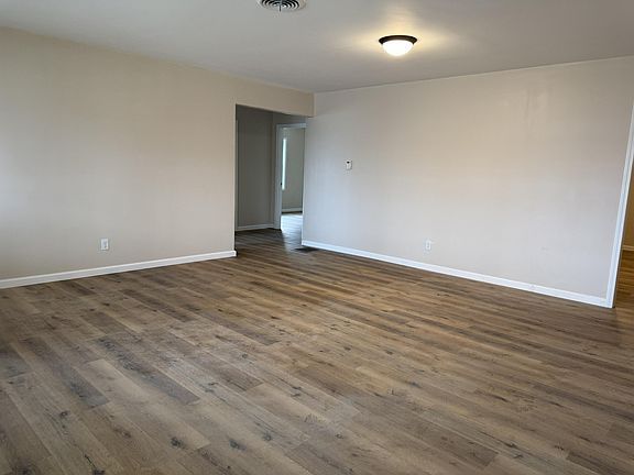4th image of 112 W Slater St