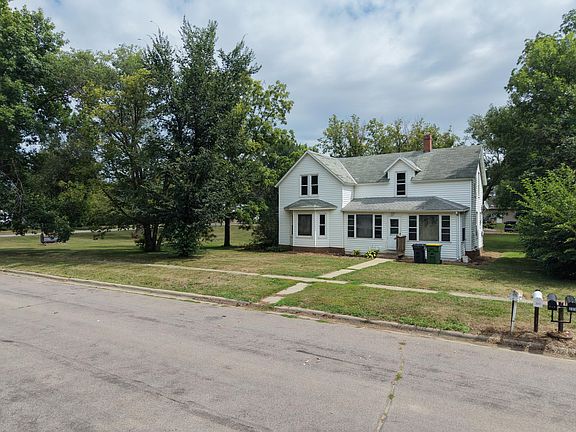 2nd image of 220 Sheridan St