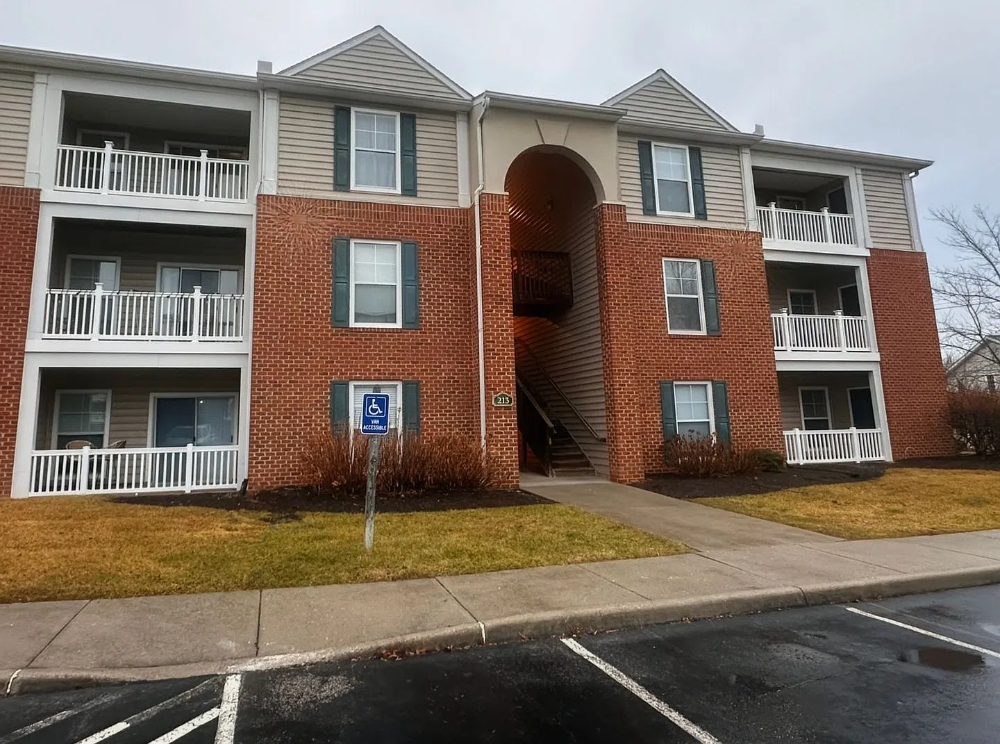 Condo in Knollwood Community with Amenities — Photo 1