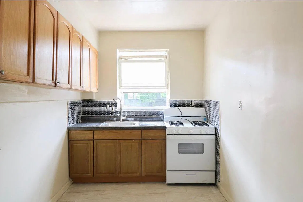 932 Adee Ave — Photo 4