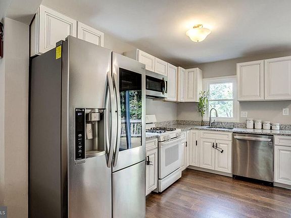 2nd image of 6018 Park Pl