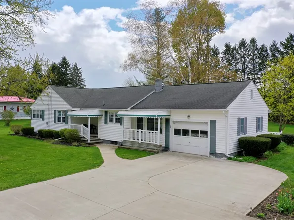 28 Shannon St, Bath, NY 14810