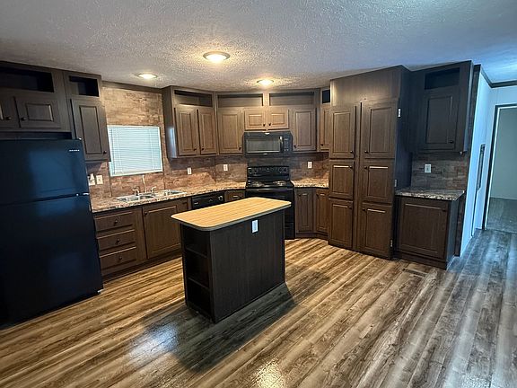 4th image of 704 Quincy Hollow Rd