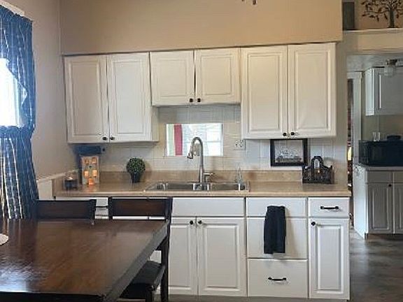 2nd image of 605 W Main St