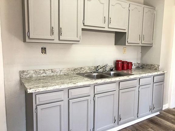 2nd image of 1047 E 74th St Unit 2