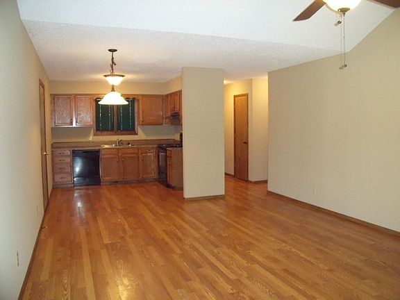 3rd image of 3150-04 S Sagamont Ave #1