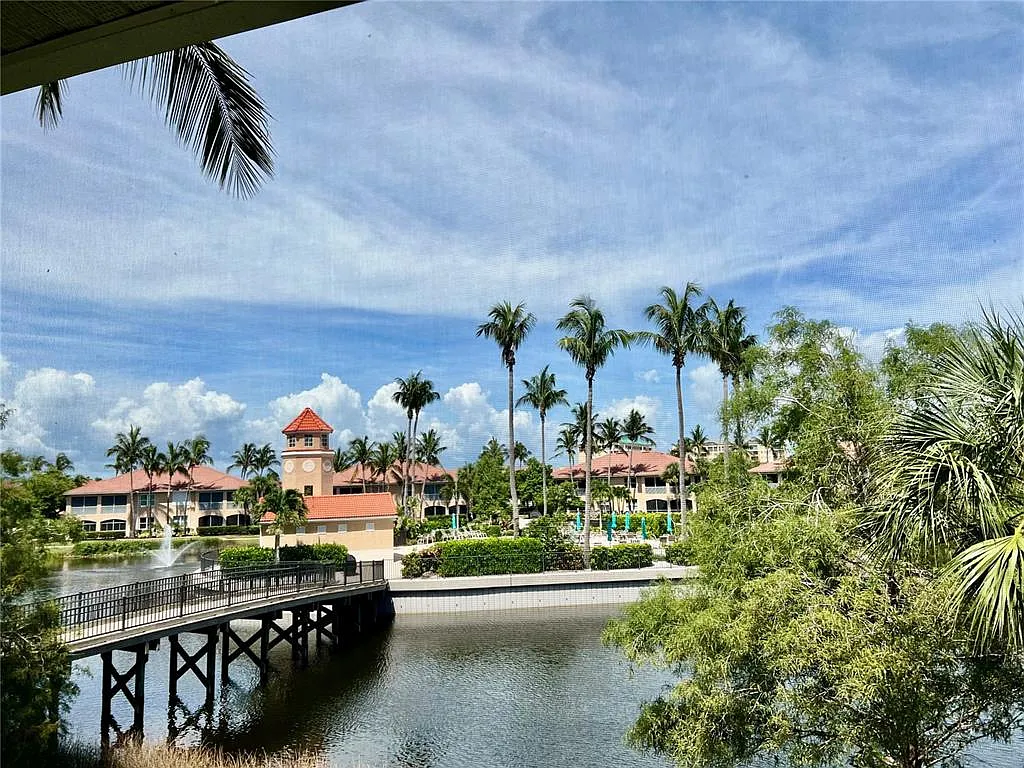 3 bed, 2.0 bath, 2255 sqft, $5,750 — Photo 3