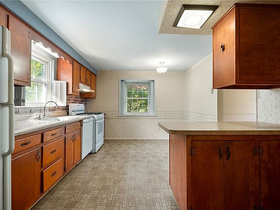 4th image of 512 Glengary Dr