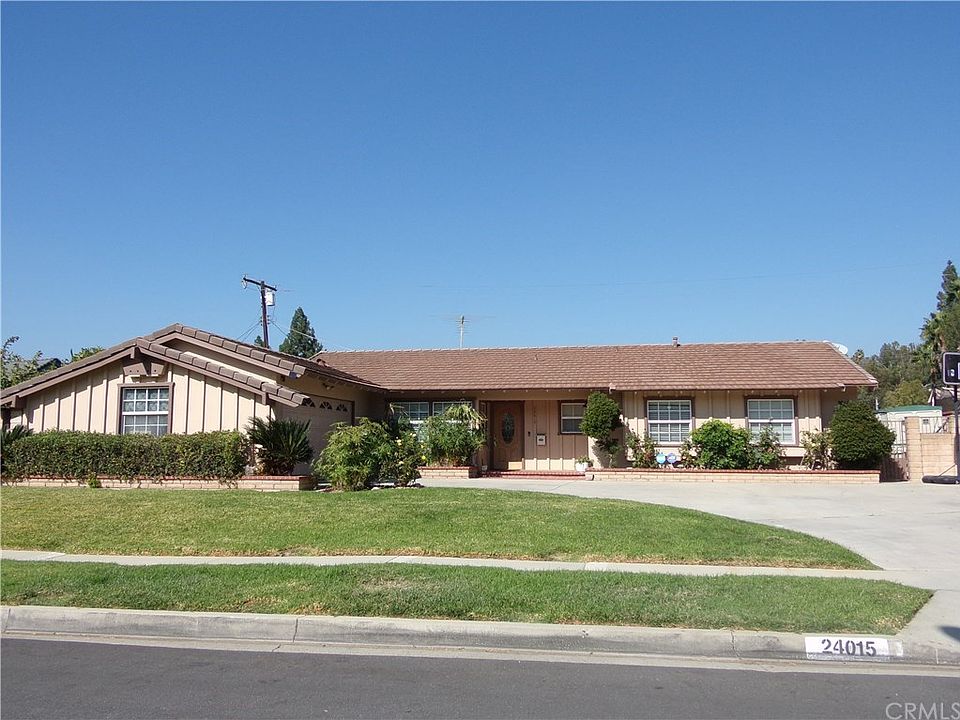 1st image of 24015 Meadow Falls Dr