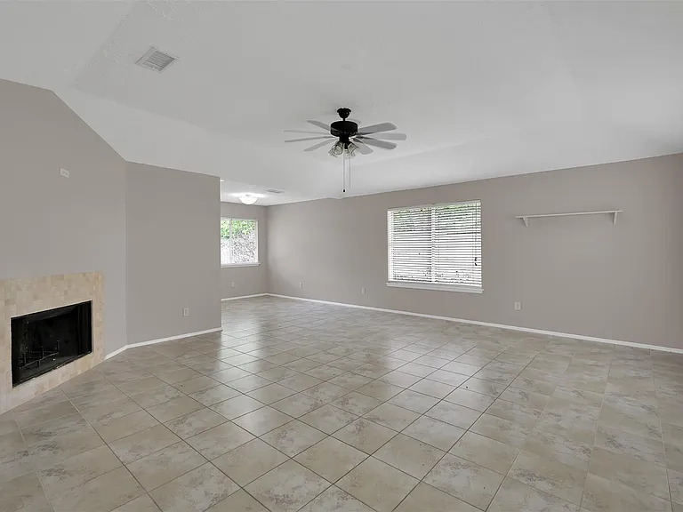 4311 Owens Creek Ln — Photo 3