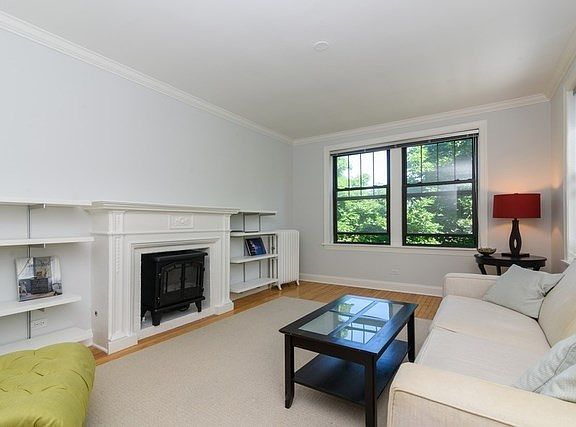 2nd image of 1301 W Elmdale Ave APT 3