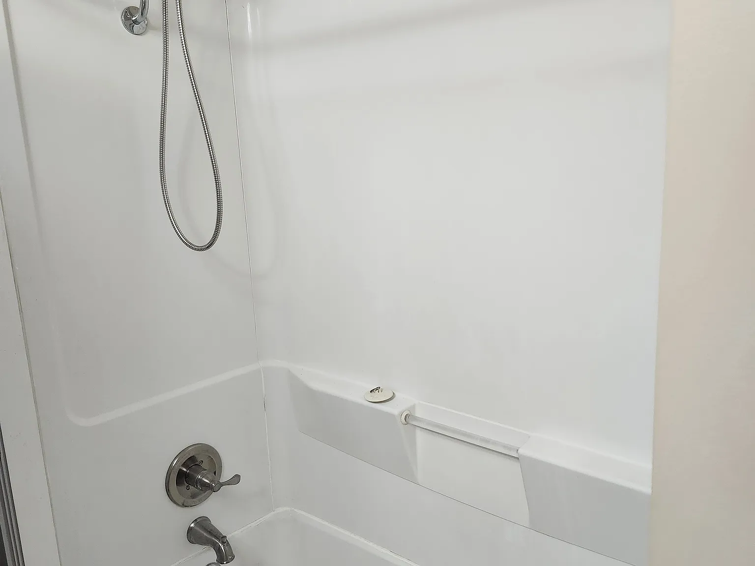 1 bed, 1200 sqft, $1,600 — Photo 2