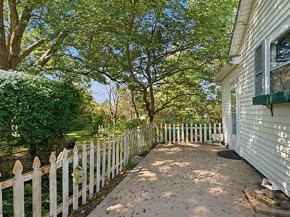4th image of 615 Sycamore St