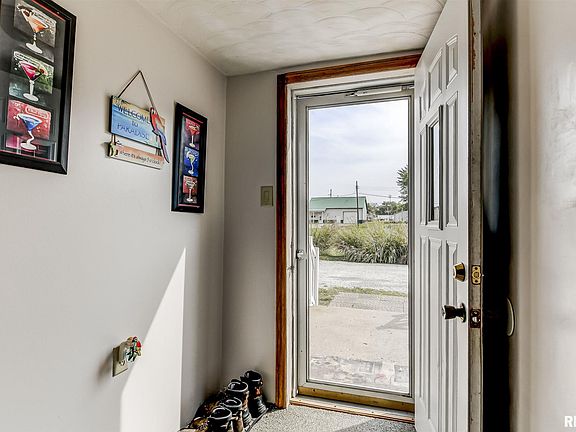 5th image of 251 W Malone St