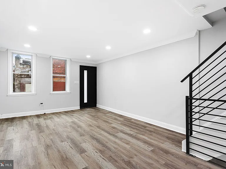 1847 Gerritt St — Photo 11