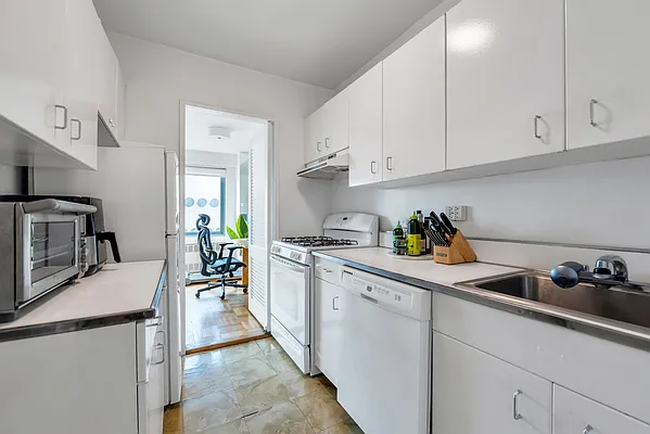 Sold by Compass | media 8