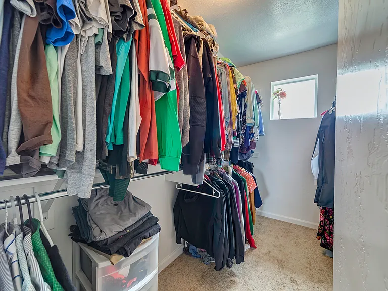4253 N Cresthaven Ln — Photo 16