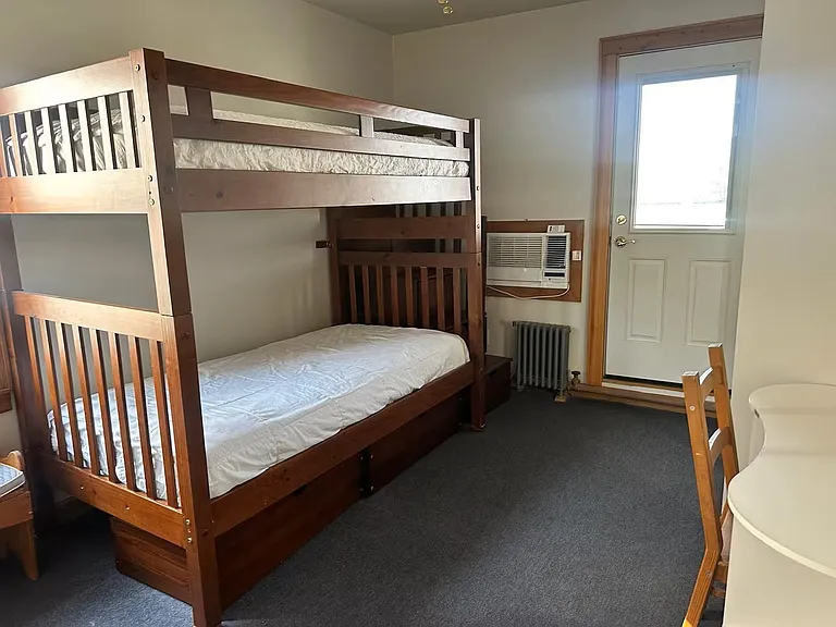 160 E Walnut St — Photo 12