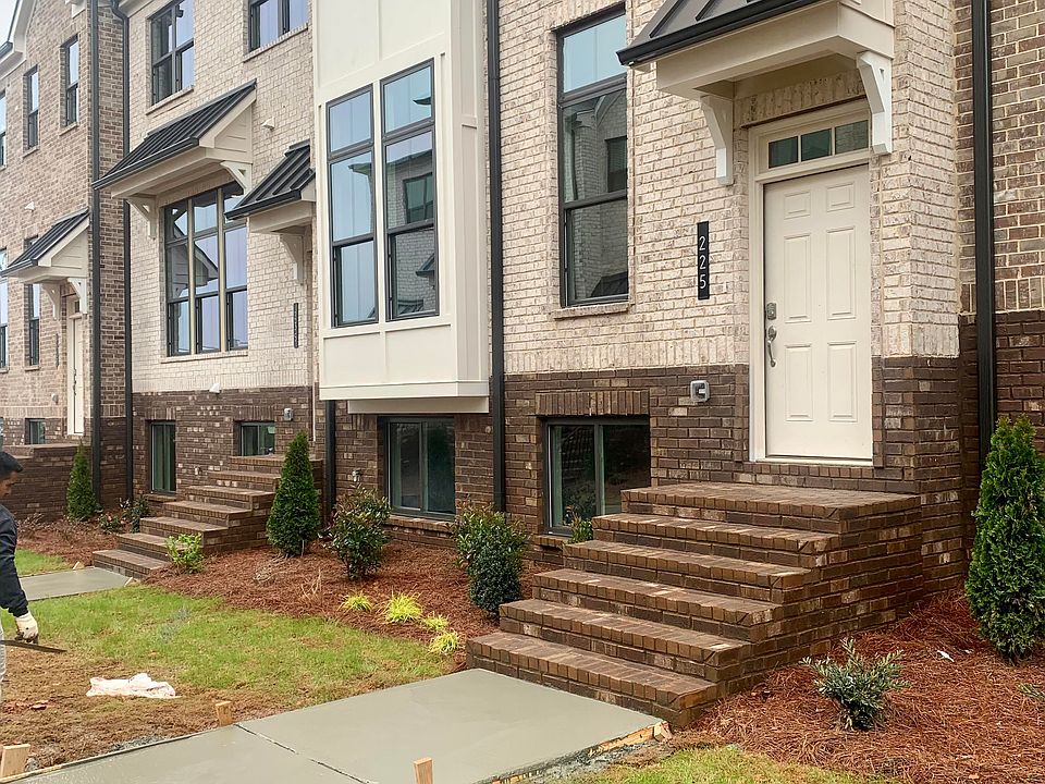 1st image of 225 Fairview Cir #1