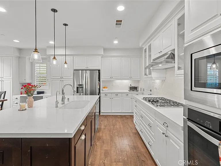 33 Gamella St — Photo 6