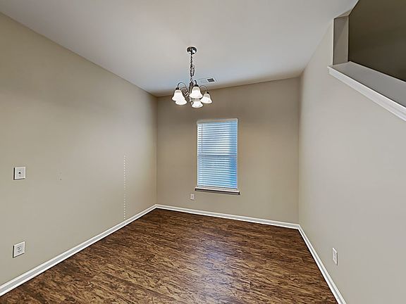 5th image of 428 Augustus Ln