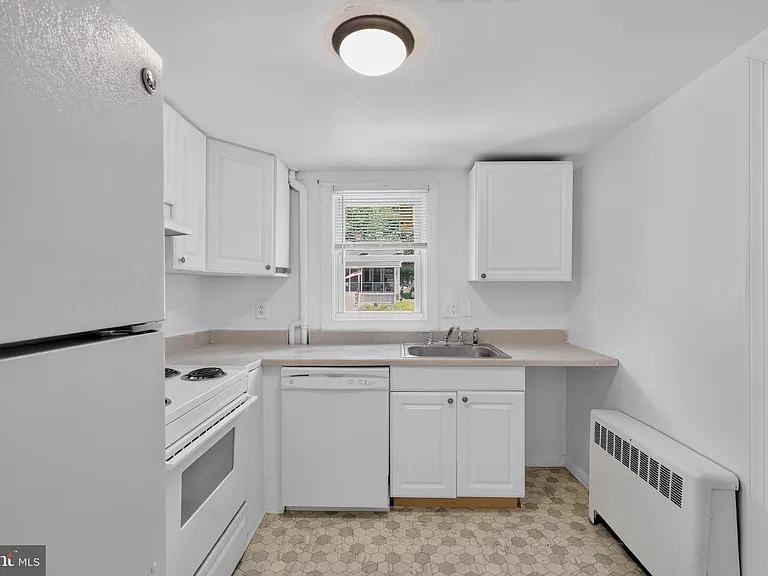3901 Hampden St — Photo 20
