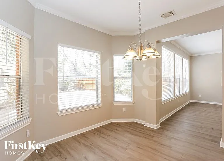 5711 Parryville Dr — Photo 6