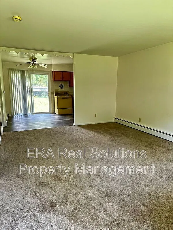 2 bed, 1.0 bath, $950 — Photo 3