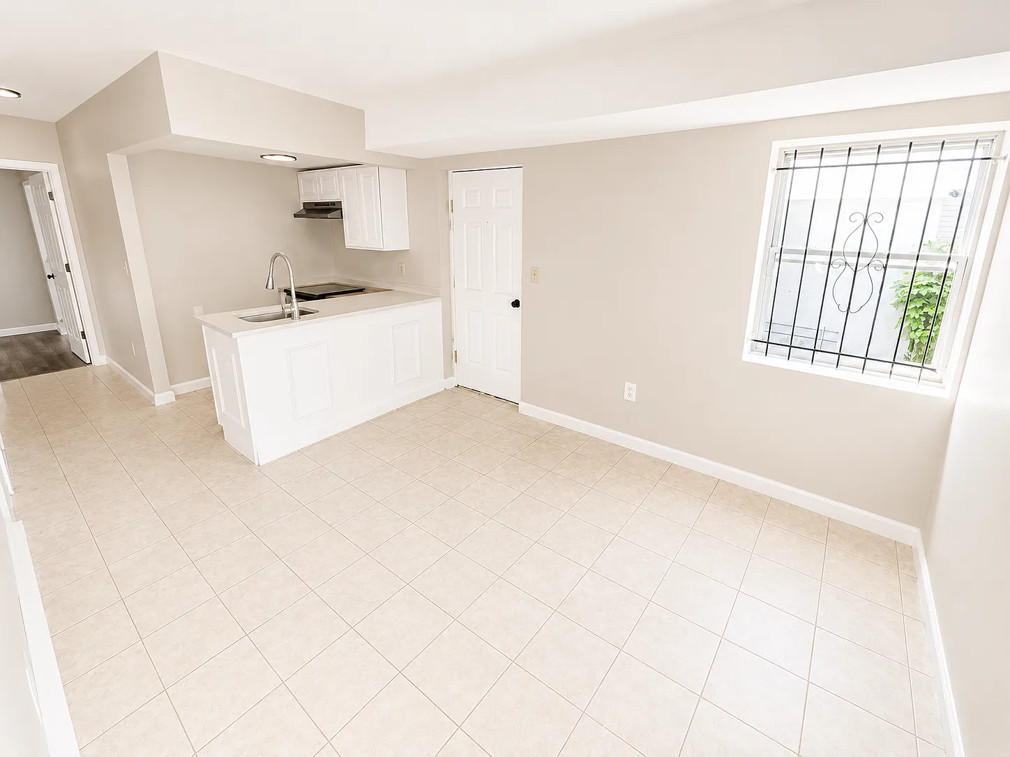 4 bed, 1350 sqft, $1,995 — Photo 2