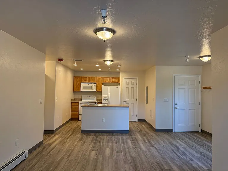 52 Commons Cir — Photo 4