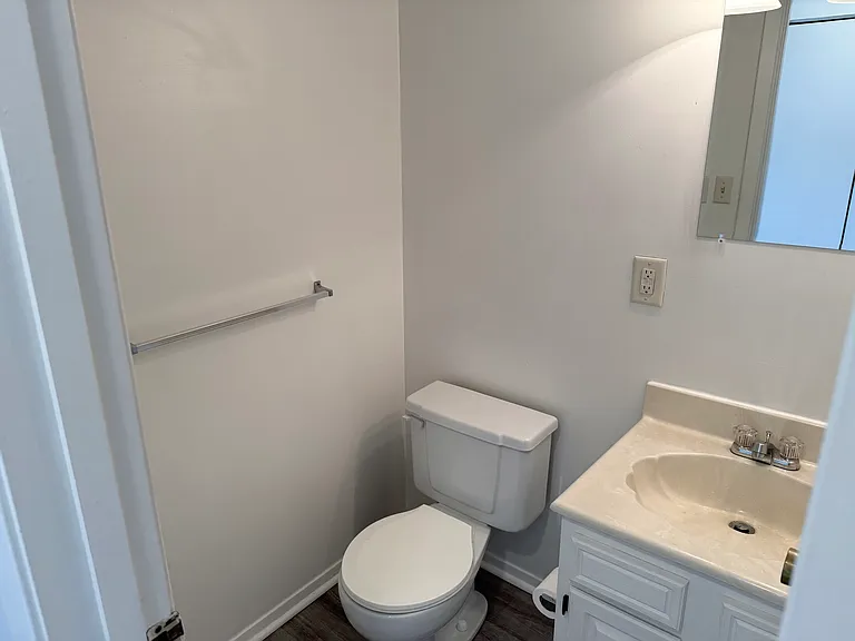 Jersey Ridge Apartments — Photo 15