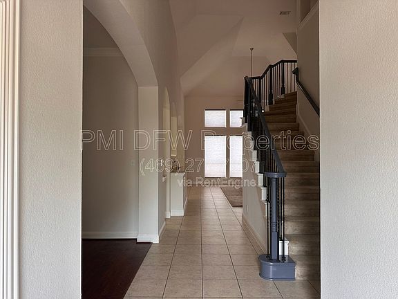 2nd image of 2610 Meadow Ridge Dr
