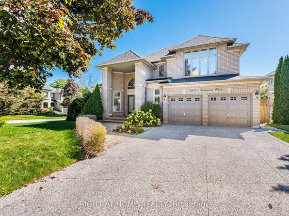 2204 Carpenters Cir, Oakville, ON L6M 3C7
