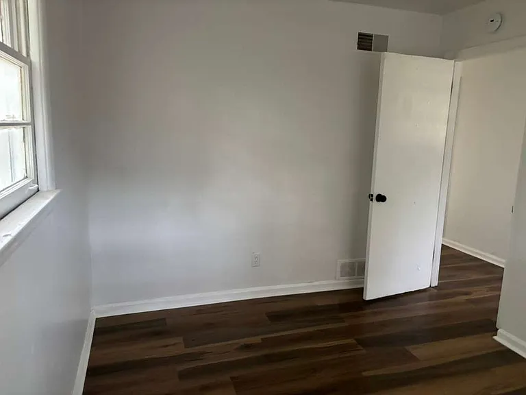 2919 Beatty St — Photo 3