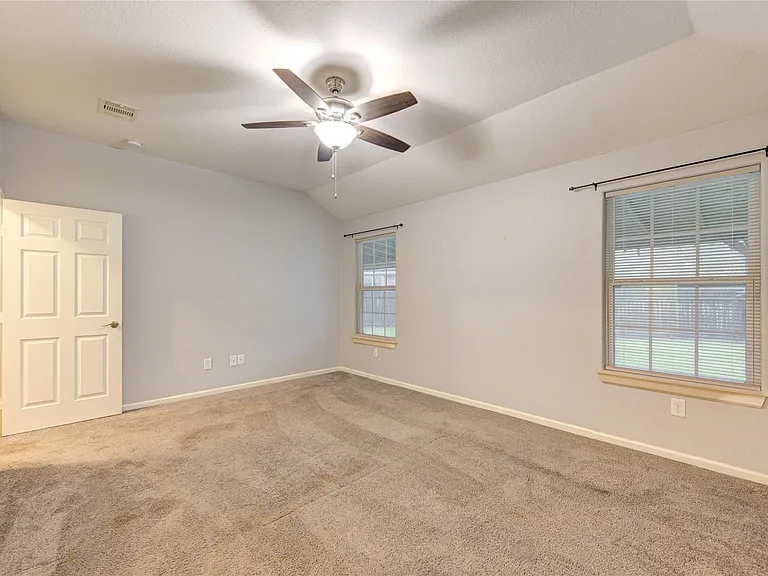 503 W Linney St — Photo 33