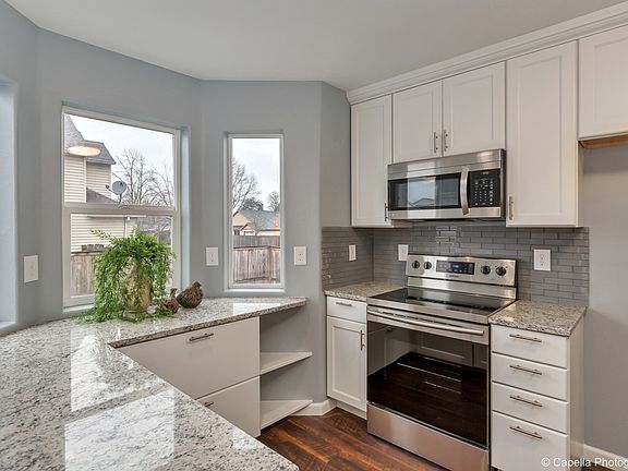 5th image of 453 SE 72nd Ave