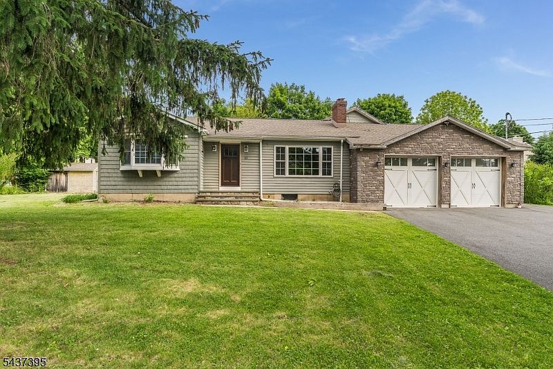 1st image of 10 Tamarack Rd
