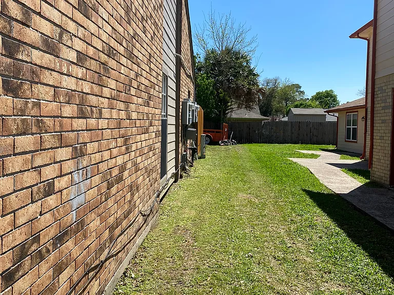 3413 Lantern Ln — Photo 3