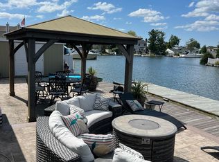 60 Alhambra Rd, Massapequa, NY 11758